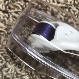 Micro needle roller